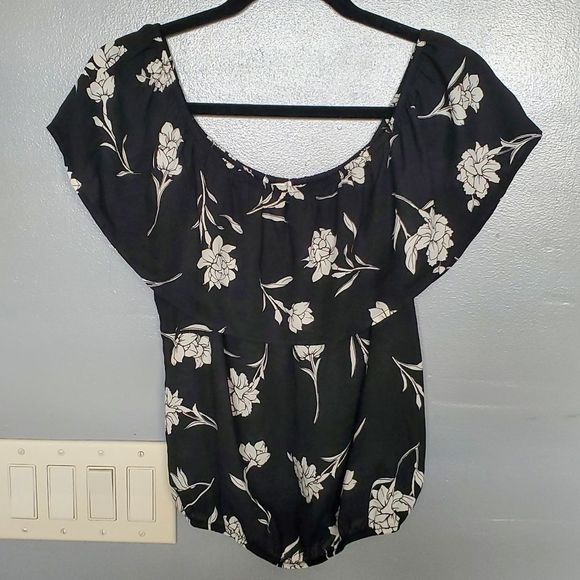 Sienna sky  Off the shoulder floral top - Picture 12 of 13